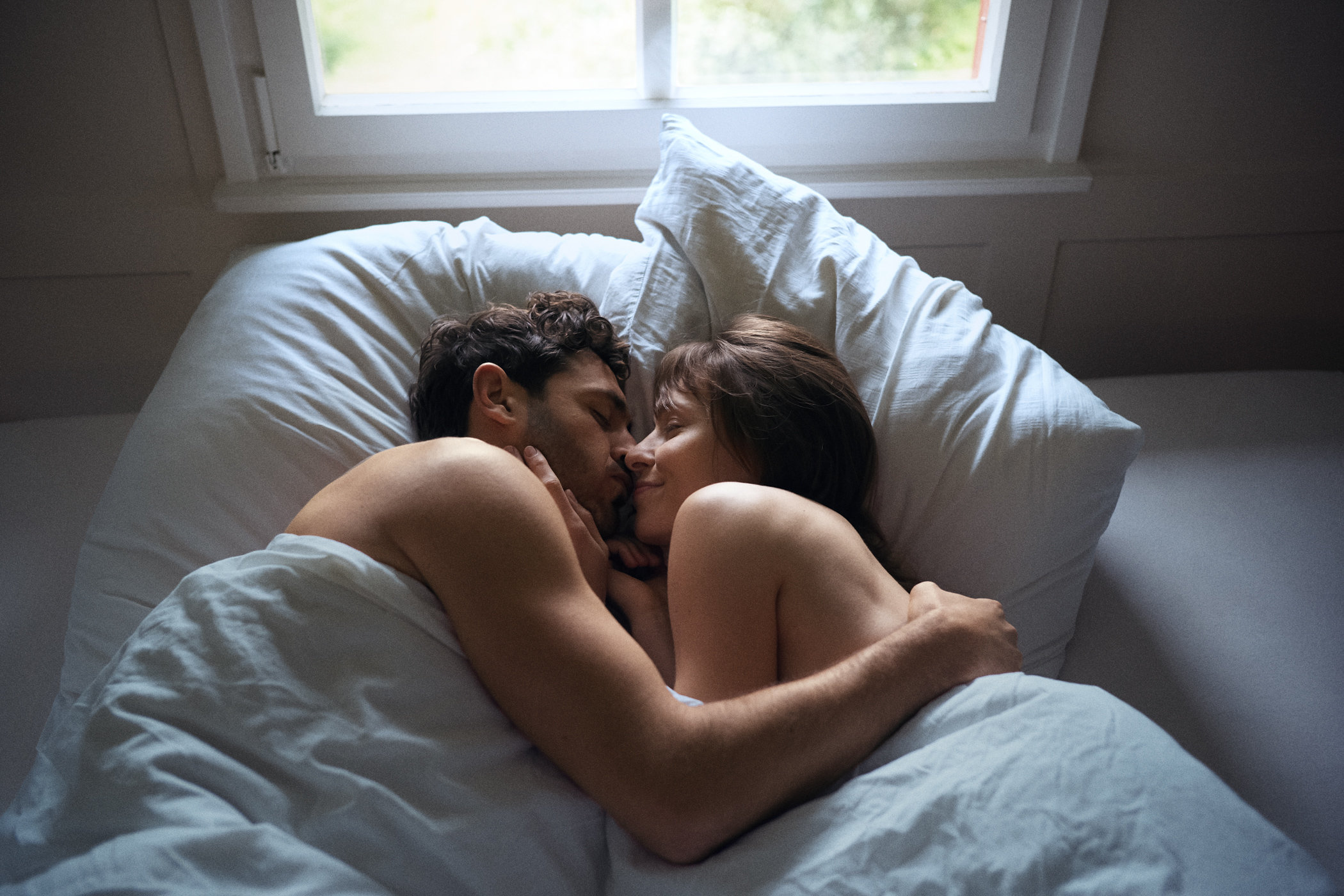 Индийское домашнее порно снято влюбленными в уютной спальне онлайн