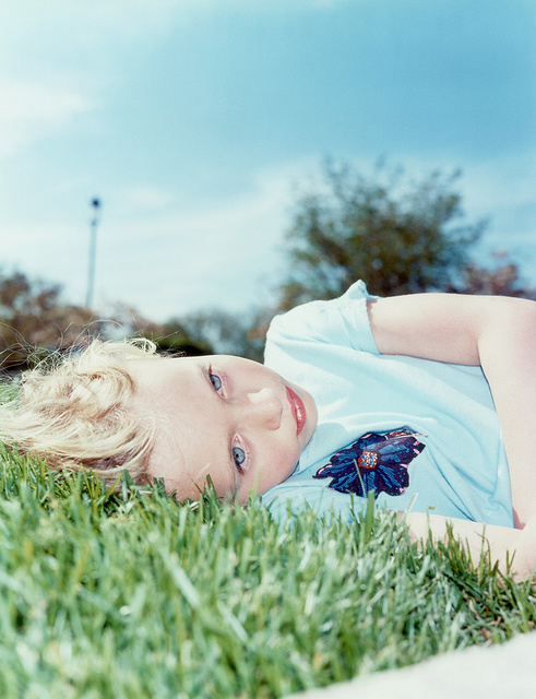 d-mark-hall-photographer-allie-on-grass-dc1.jpg