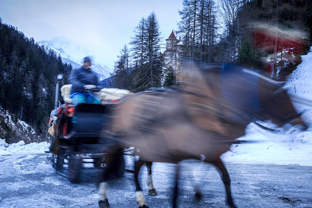 Paard en wagen naar het hotel