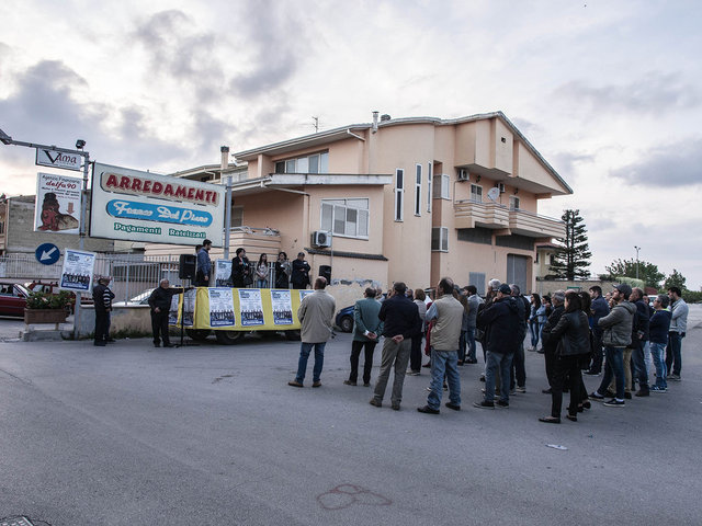 10.Comizio del candidato a sindaco Martino