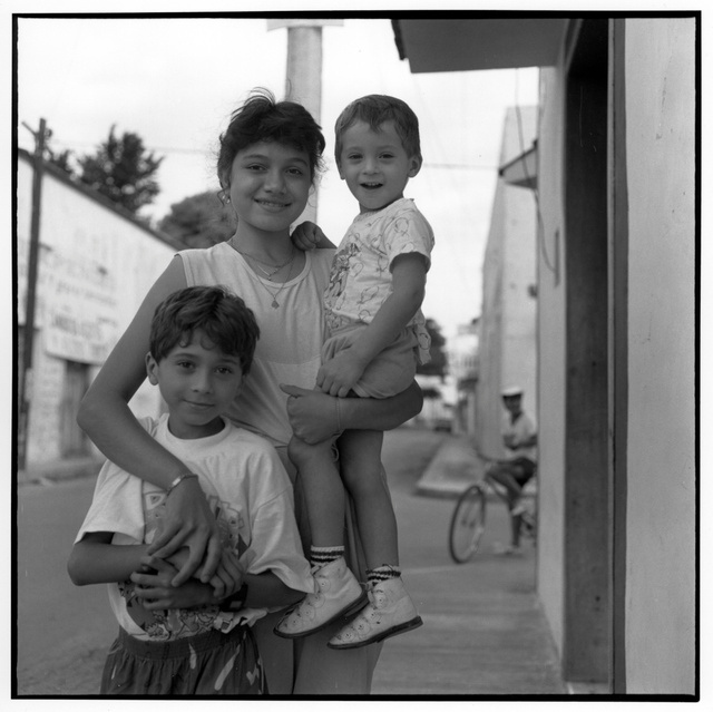 Mex., girl w. 2 bros.228.jpg