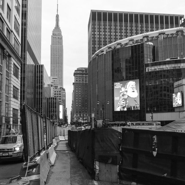 B&W Streetscape Far-1732.jpg