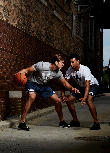 34_15_Adidas_Print_tee_shorts_group_lifestyle_140.jpg