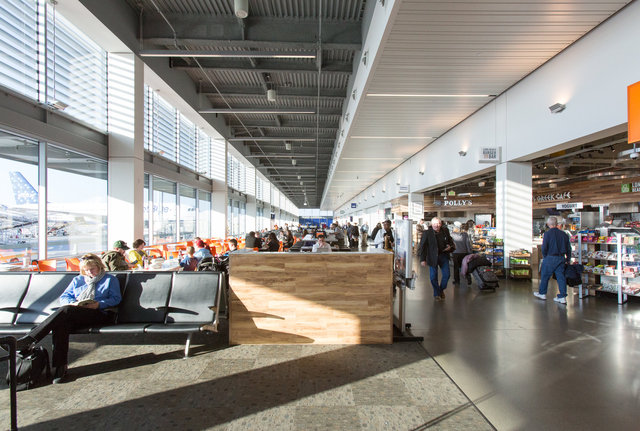 Lena_LBairportSct-071.jpg