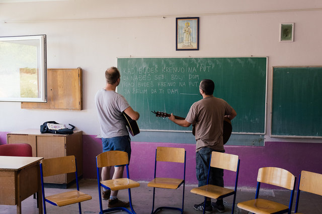 Music and art therapy in a school in Skelani.