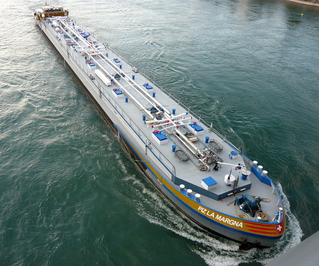 Rhine barges in Basel (8) VB.JPG