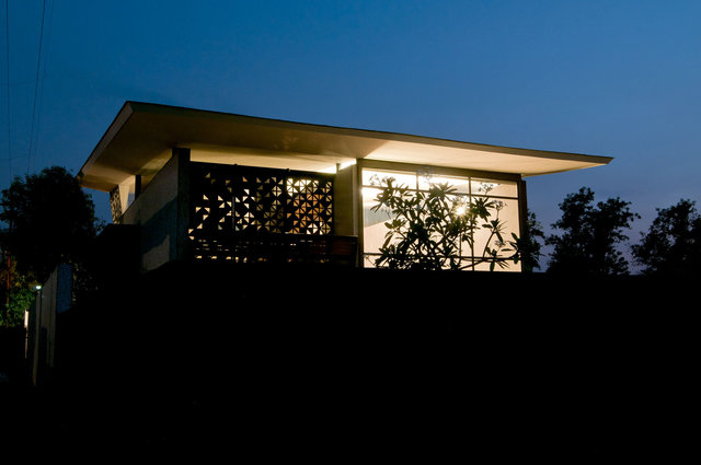 "MEHR" - Bungalow in Karjat / Krishnan Parvez Architects / www.kpa.in