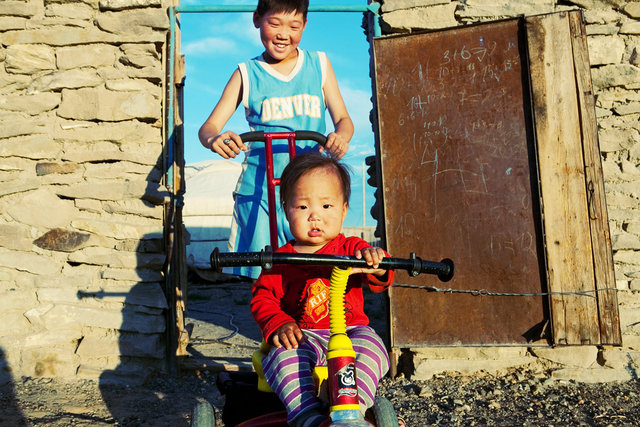 Mongolian Kids Play