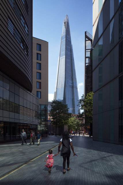 THE SHARD - RENZO PIANO<br><font color="a6a6a6"><u><a href="http://www.alex-bland.co.uk/the-shard" target="_self">VIEW PROJECT</a></u></font>