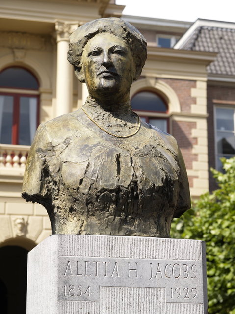 groningen - standbeeld aletta jacobs