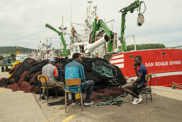 net menders 1 DSCF5396.jpg