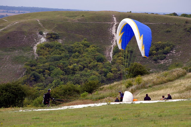 Paragliders Dunstable Downs (15) VB.JPG