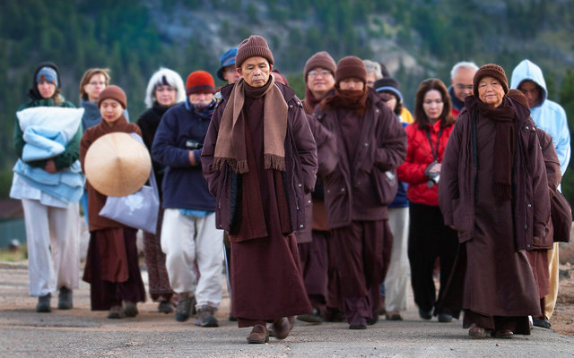 Thích Nhất Hạnh, walking meditation