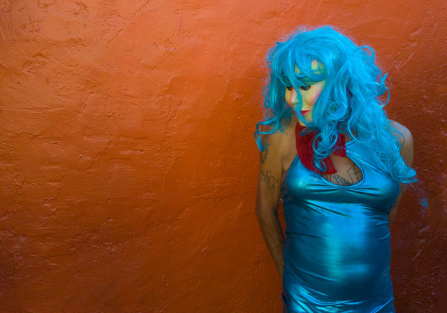 El travestismo en azul por carnaval