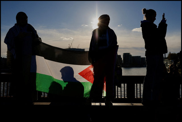 2023-11-11T143009Z_1633546296_RC22B4AE6EF2_RTRMADP_3_ISRAEL-PALESTINIANS-PROTESTS-BRITAIN.JPG