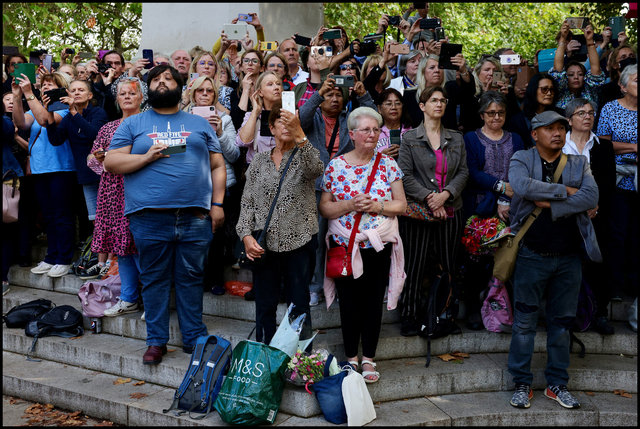 2022-09-14T140523Z_1925277342_RC21HW9MAV0F_RTRMADP_3_BRITAIN-ROYALS-QUEEN (1).JPG