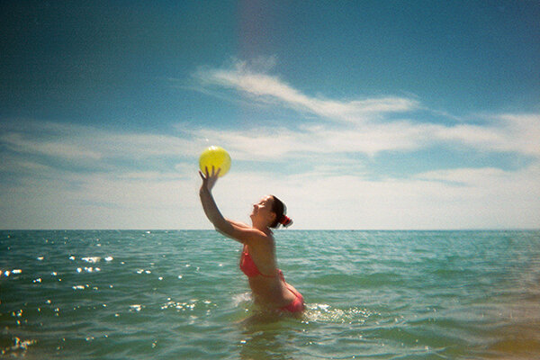 ll-girl-sea-ball-(1).jpg