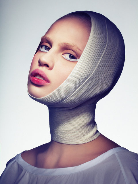L'Officiel Russia 2011/04