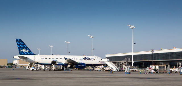 Lena_LBairportSct-063.jpg