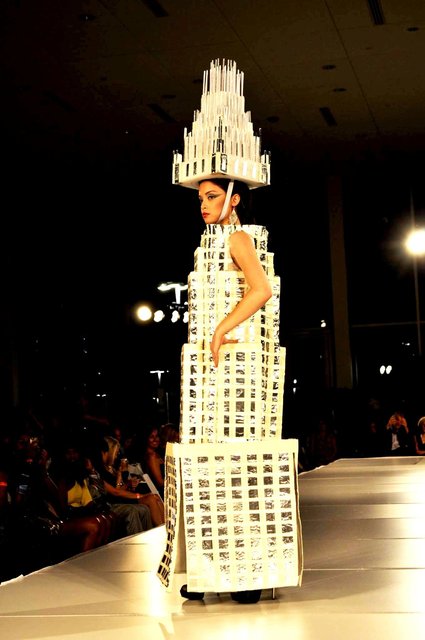  FASHION WEEK recyclable design.