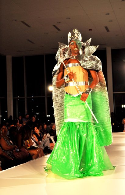 FASHION WEEK unconventional style.