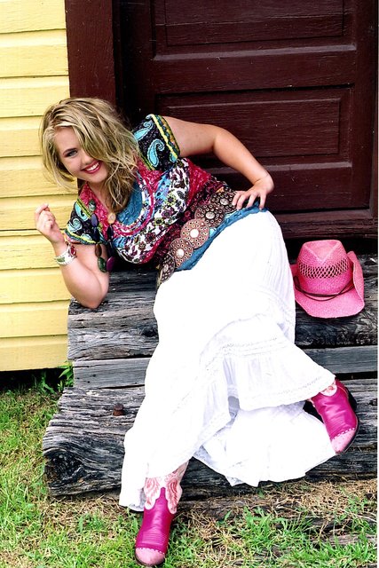 ABRIELLE MULLINS -  COUNTRY MUSIC RECORDING ARTIST 