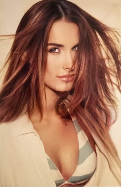 LAUREN - MODEL