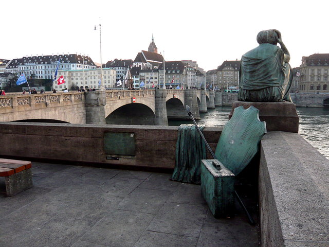 Mittelbrucke Statue VB.JPG