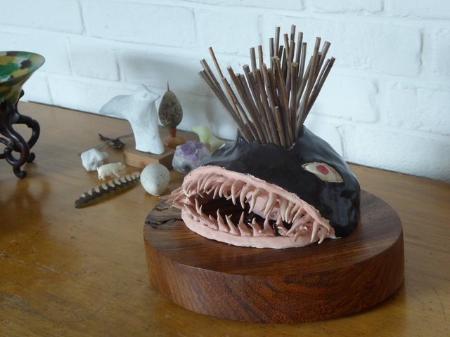 CM_171 Fang Tooth Pretzel Holder