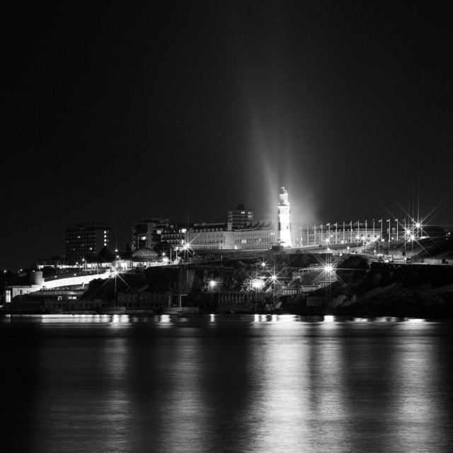 Hoe_Lit_Lighthouse_RDD300413A.jpg