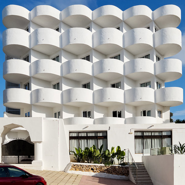 websiteMajorca_2025_Sentido_Tucan_iPhone_B.jpg