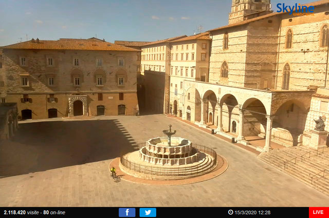 36_Perugia - Piazza IV Novembre.TIF