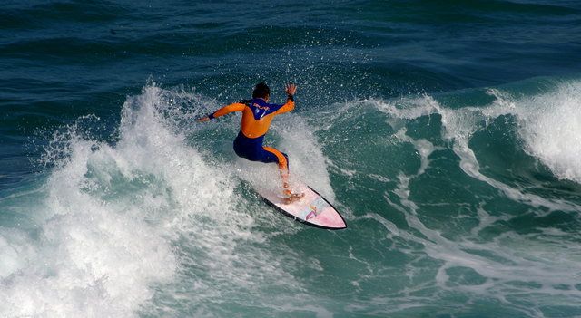 Surfers at Tamarama (5) VB.JPG