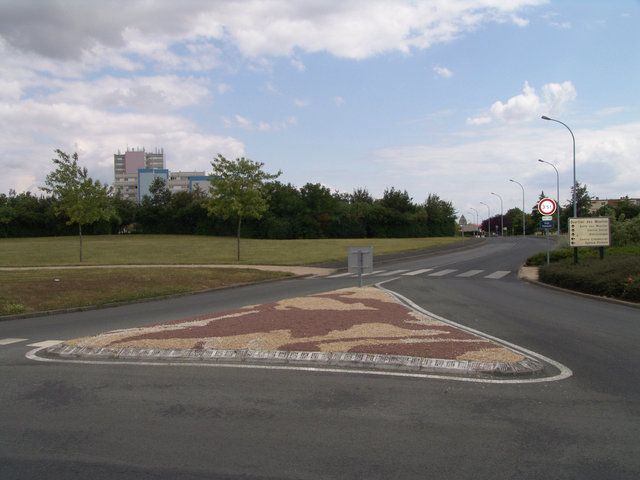 Rond-point camouflage, 2004