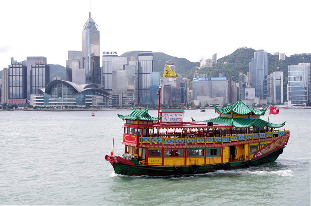 Hong Kong Harbour & Junk (3) VB.JPG