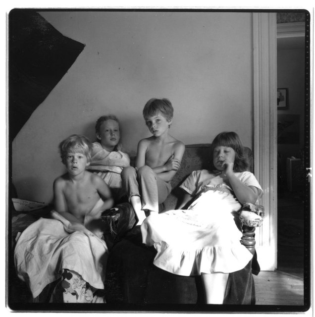 1980.07.19.4 Kids before vacation with their Dad