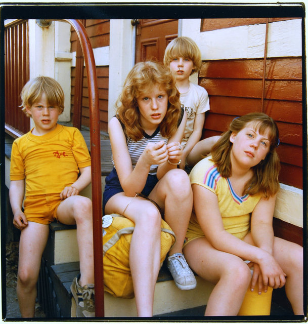 1982.04.25. Post Easter vacation with their Dad