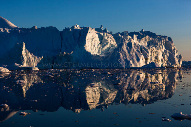 Eisberg mit Spiegelung, Diskobucht, West-Grönland,