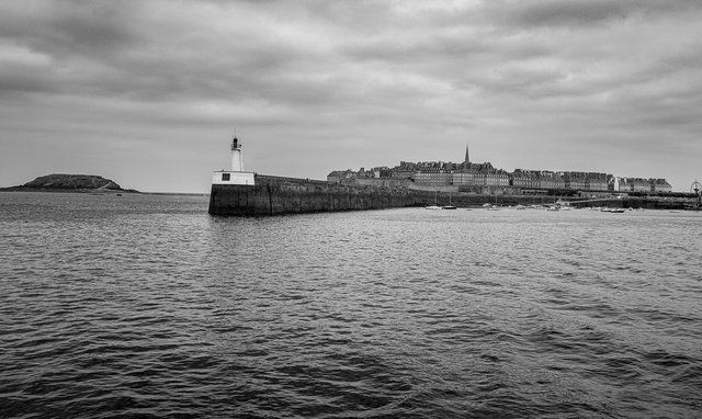Saint Malo from the sea-136.jpg