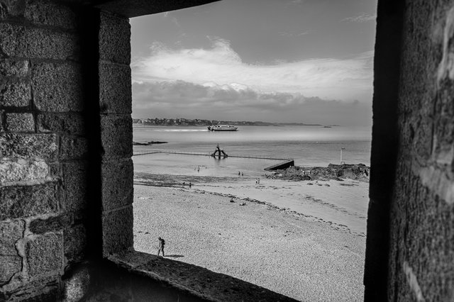 St Malo pool and cross channel ferry-190.jpg
