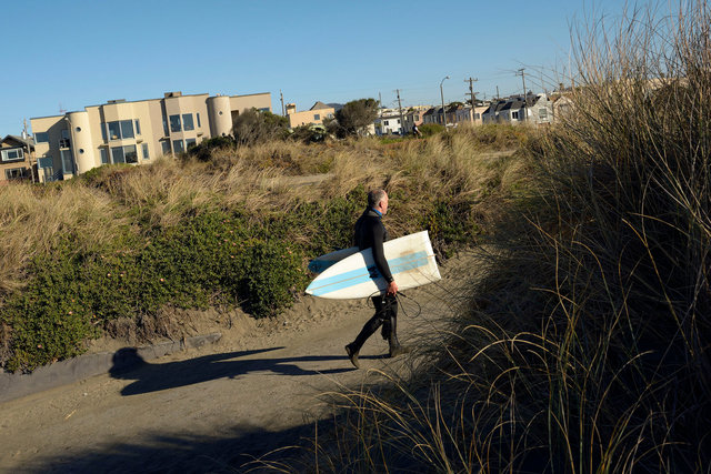 0001_sfbrokensurfboard.jpg