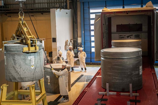 Gestion des déchets nucléaires dans la centrale de Paluel pour EDF © Jean-Claude MOSCHETTI/REA