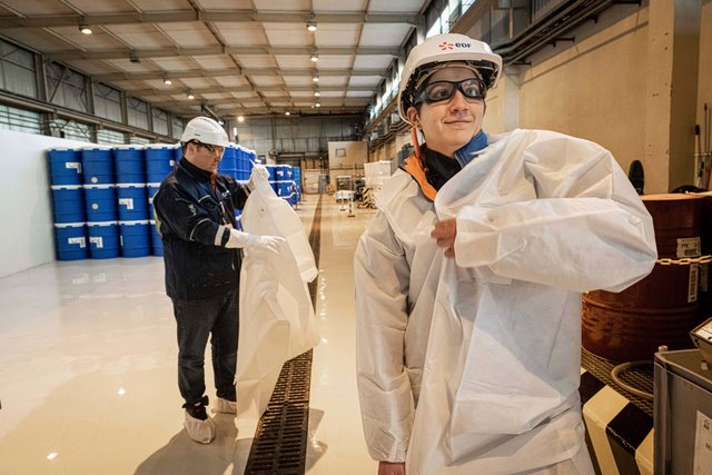 Gestion des déchets nucléaires dans la centrale de Paluel pour EDF © Jean-Claude MOSCHETTI/REA
