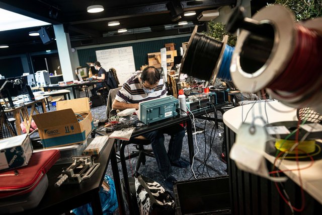 Les membres du collectif Makers for Life travaillent au développement en open source du Makair, respirateur artificiel économique et efficace