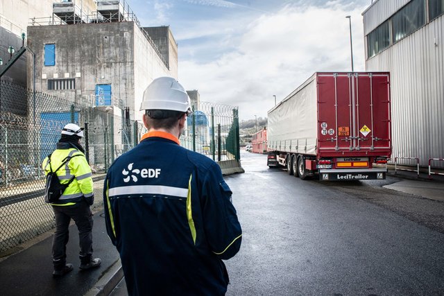 Gestion des déchets nucléaires dans la centrale de Paluel pour EDF © Jean-Claude MOSCHETTI/REA