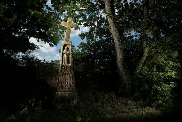 Menhir christianisé de Rungléo dans le Finistère 