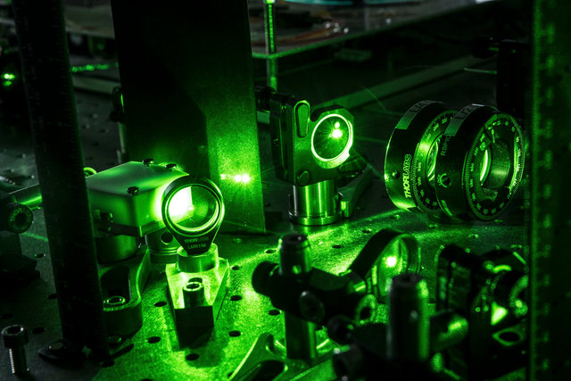 Laser, pour le CNRS