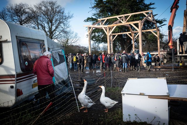 ZAD de Notre Dame des Landes, construction d'un batiment agricole