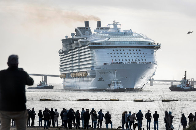 Le plus gros paquebot du monde quitte Saint-Nazaire