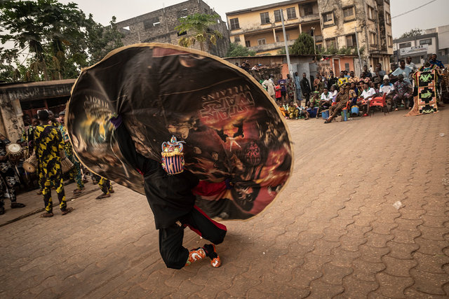 J2, Porto Novo, les revenants sont dans la rue.